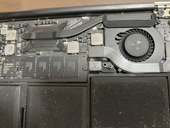 AirMacのSSD交換の様子